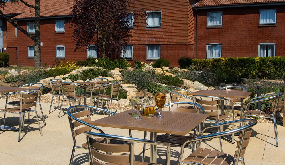 Holiday Inn Express Portsmouth - North By Ihg Buitenkant foto