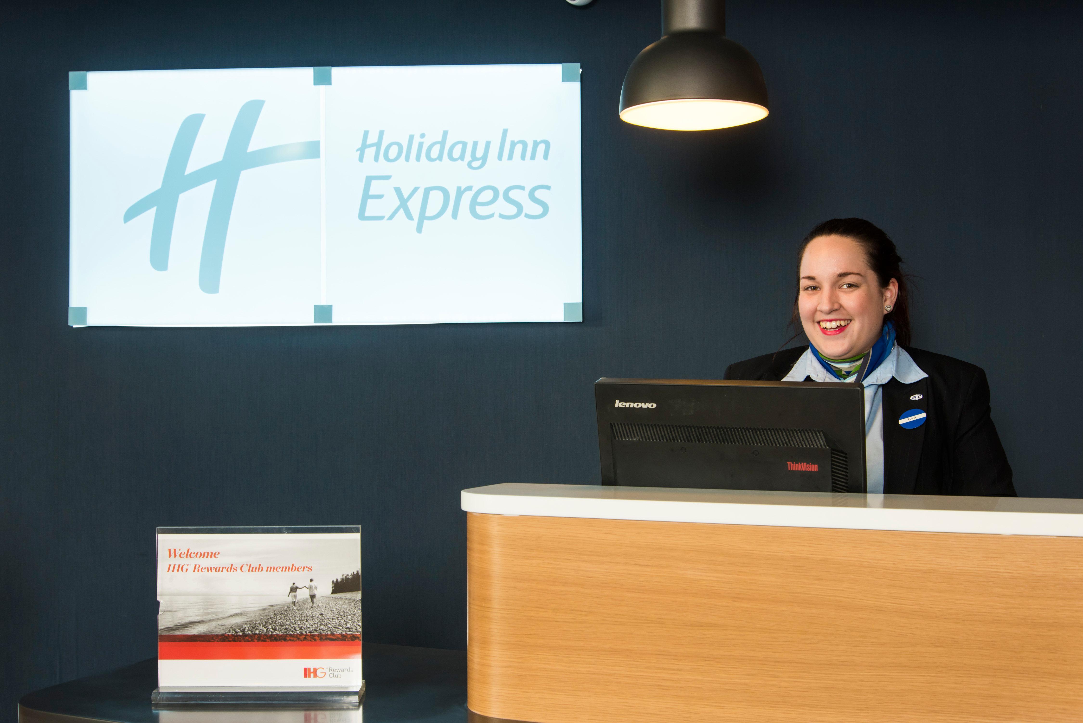 Holiday Inn Express Portsmouth - North By Ihg Buitenkant foto