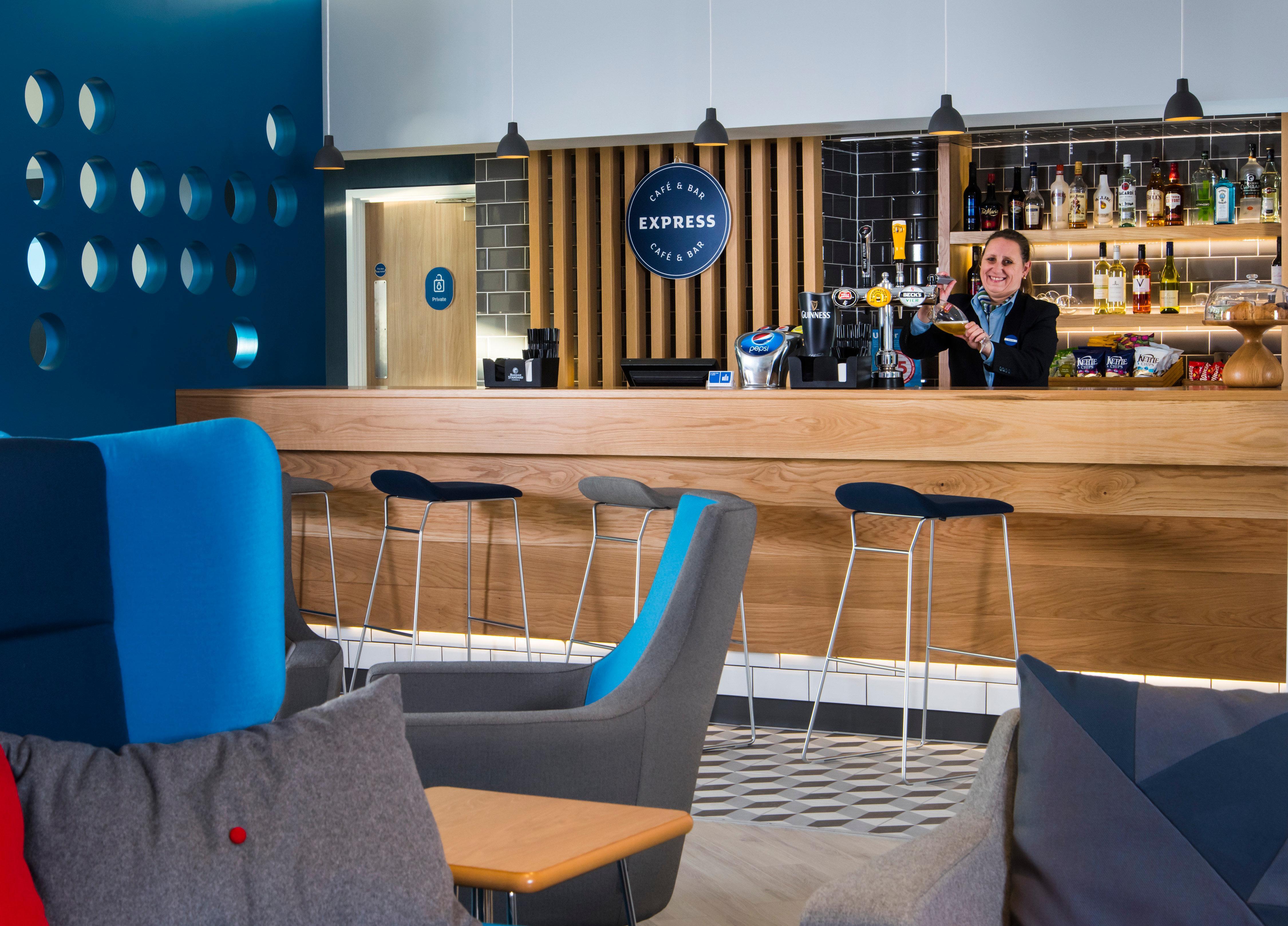 Holiday Inn Express Portsmouth - North By Ihg Buitenkant foto